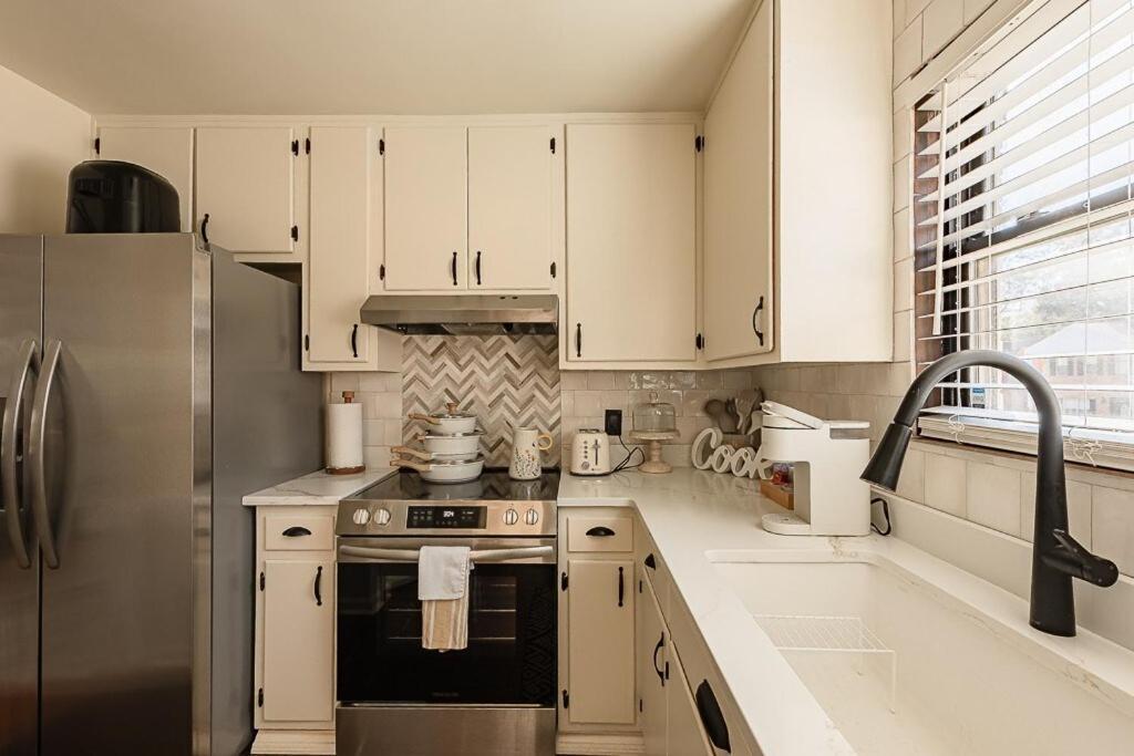 Cozy Townhome Retreat With King Bed Near I-10, Capitol, Fsu & Famu Tallahassee Exterior foto